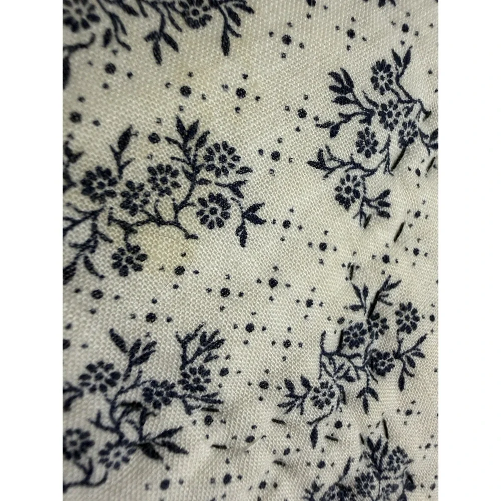 Vintage Quilt Queen Size 92 x 98 Embroidered Leaf, Country Pattern Cottagecore